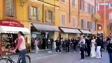 Auto falcia i pedoni a Modena, almeno 8 i feriti