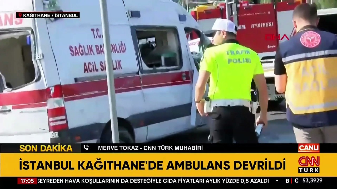 Kağıthane'de ambulans devrildi; 4 yaralı