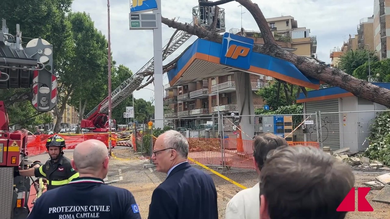 Tornado a Roma, il sopralluogo del sindaco Gualtieri a Prati Fiscali