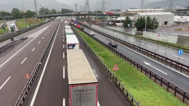 A22, serpentone di Tir tra Egna e il Brennero: code e traffico in tilt per decine di chilometri in direzione del confine di Stato
