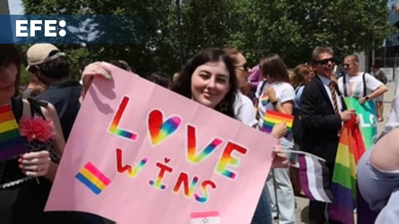 El Desfile del Orgullo de Kosovo reclama igualdad de derechos para la comunidad LGBT