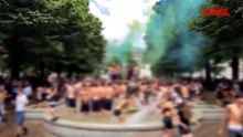 Milano, studenti festeggiano la fine della scuola con un bagno nella fontana