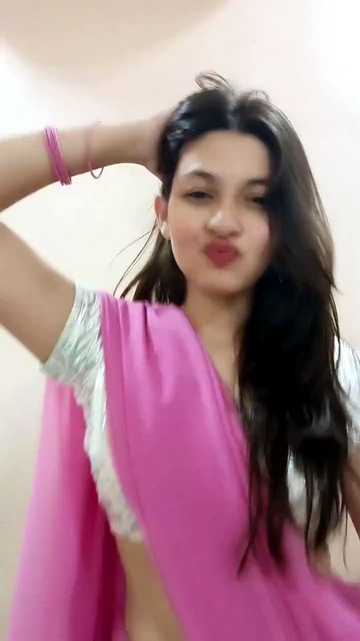 Helly Brahmbhatt latest Instagram reels