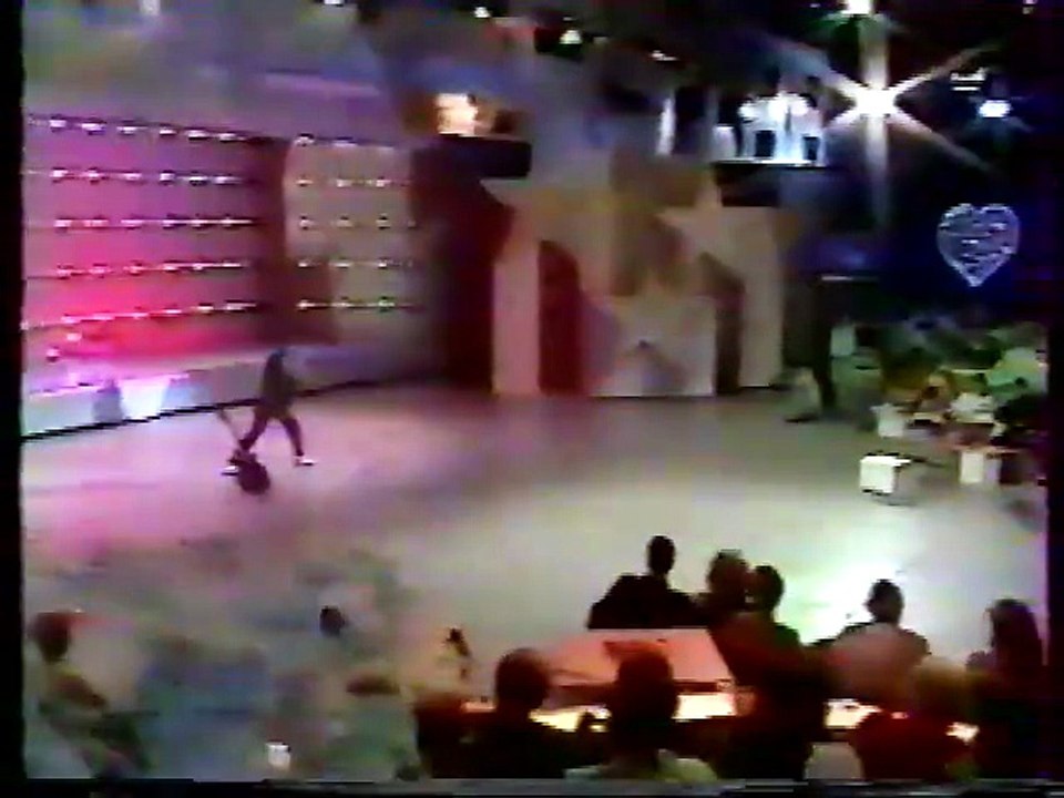1984 - Johnny Hallyday - “Le Pénitencier” / “Casualty of Love” dans “Superstars” (RTVE, Télévision Espagnole, 15 Juin)