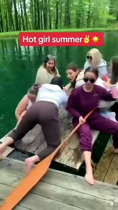 Hot Girl Summer: The Picnic Table Shipwreck