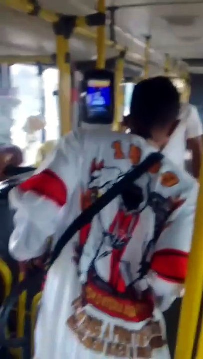 Ônibus com torcedores do Vitória é atacado em Salvador