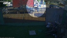 Câmera flagra furto de documentos e cartões de veículo no bairro Coqueiral