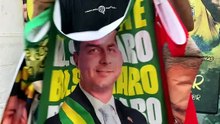 Vendedor usa 'Data-toalha' para contabilizar preferência de fregueses por Lula, Flávio e Renan Santos