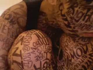 tags et tatouages sur le corps