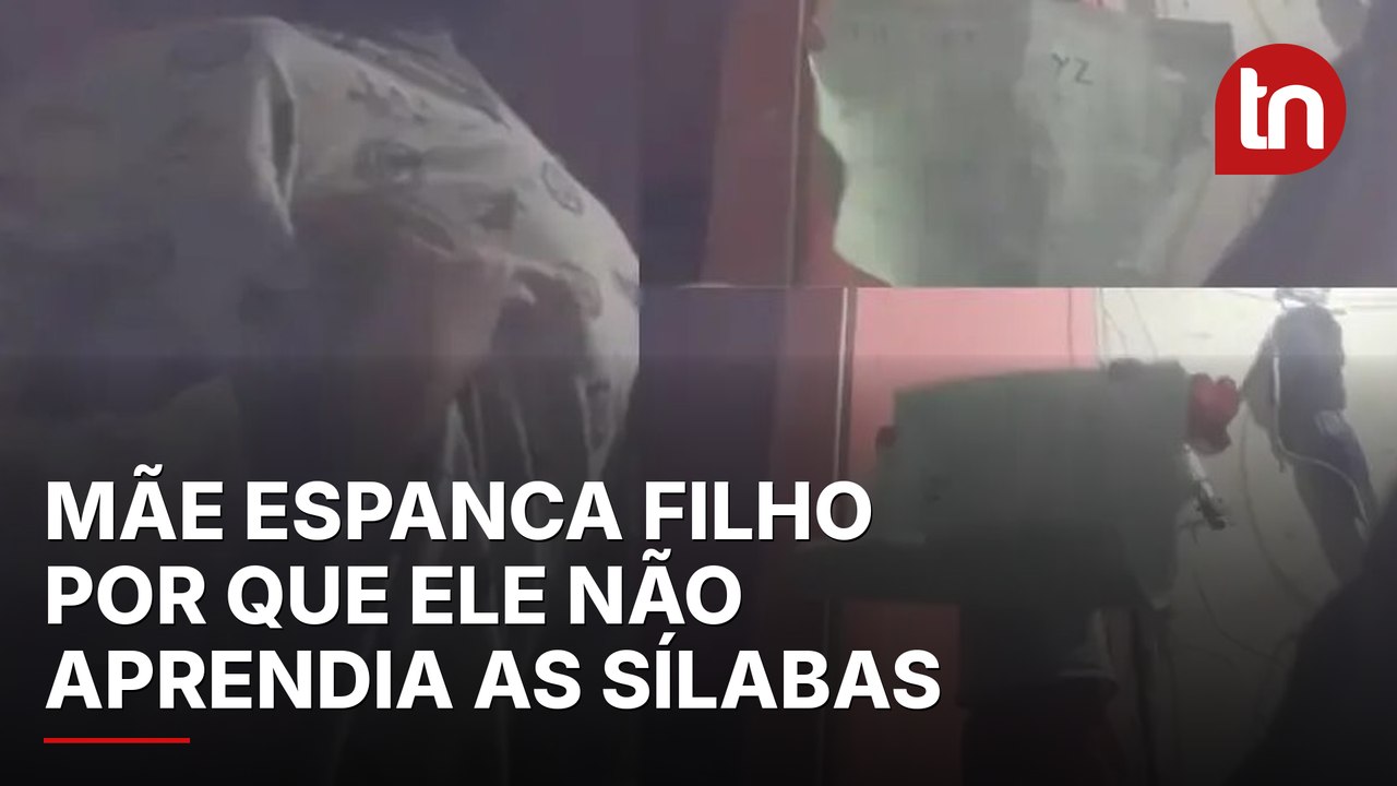 Mãe é flagrada espancando filho de 7 anos porque ele não aprendia as sílabas