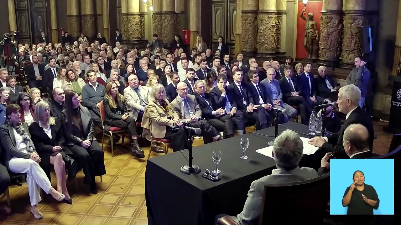 Raúl Kraiselburd recibe la distinción de Ciudadano Ilustre de La Plata: discurso intendente Julio Alak