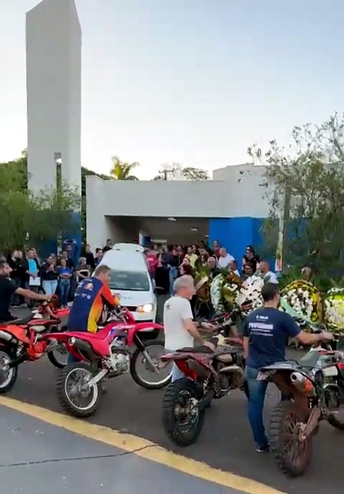 Trilheiros homenageiam motociclista que perdeu a vida em acidente na PR-323, em Umuarama - 1