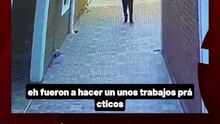 Quedó filmado: un falso vendedor ambulante entró a la cochera de un hotel céntrico y robó un casco.