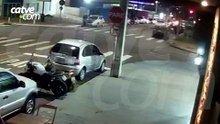 Vídeo: batida entre motos é registrada na Rua Fortaleza