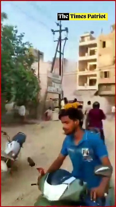 'House of Cards' Collapse Caught on Camera: Four-Storey Delhi Building Crashes Down Hours After Cracks Appear