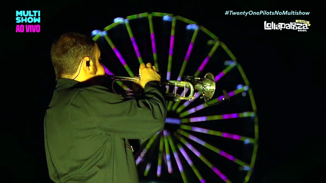 Trumpet Interlude (Garota de Ipanema / Más que nada / Baile de Favela snippets) - Twenty One Pilots (live)