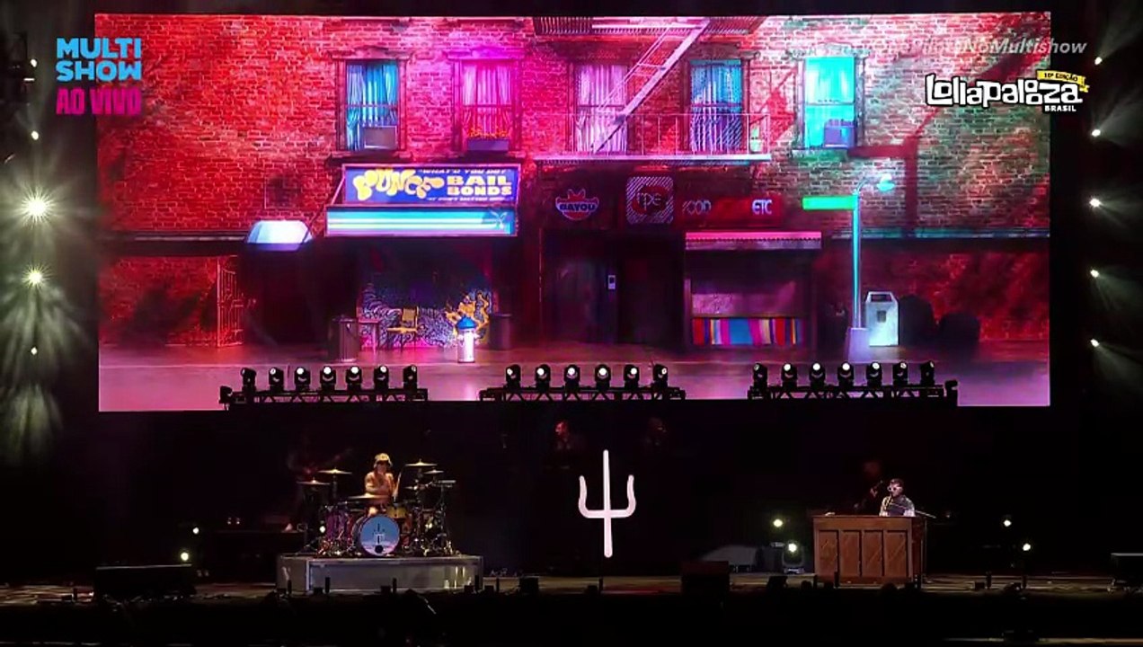 Mulberry Street - Twenty One Pilots (live)
