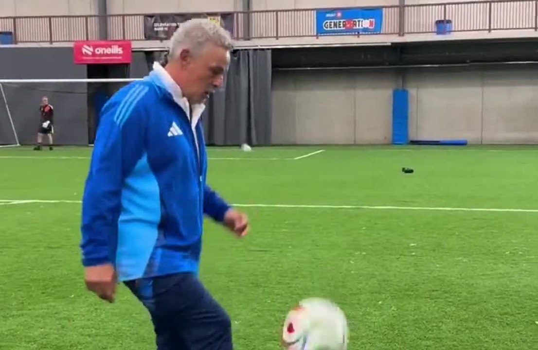 Roberto Baggio palleggia con il pallone del Mondiale: il video fa emozionare i tifosi