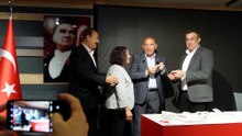 Gürsel Tekin, CHP'ye geri dönen partililere rozet taktı