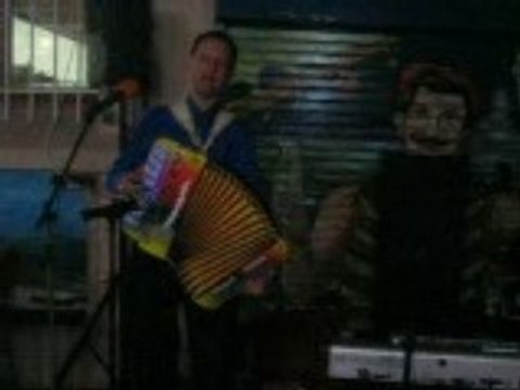 Accordéon sur les Bords de Marne Move By Dan Bizet