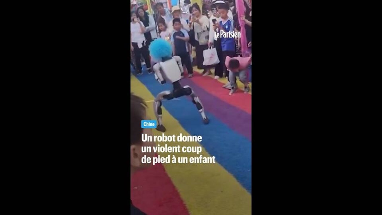 Chine : un robot humanoïde donne un coup de pied à un enfant