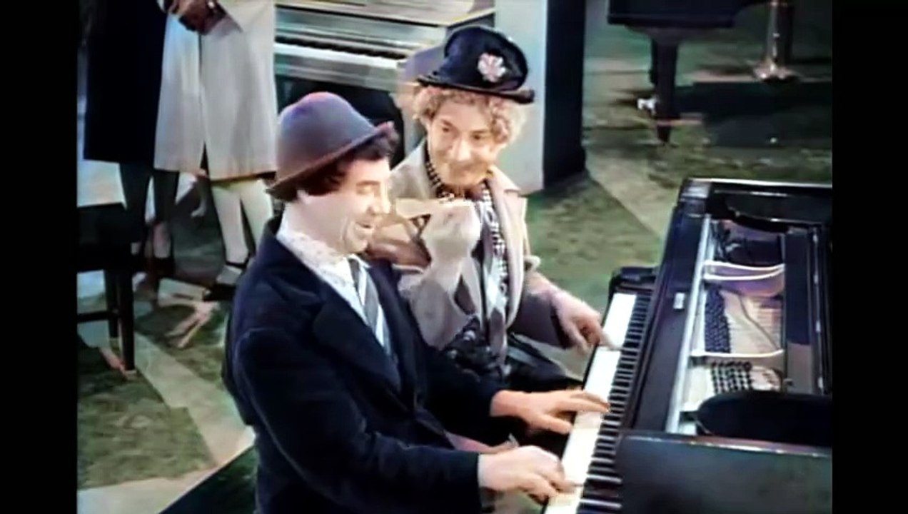 The Marx Brothers - Piano Scene from 'The Big S...