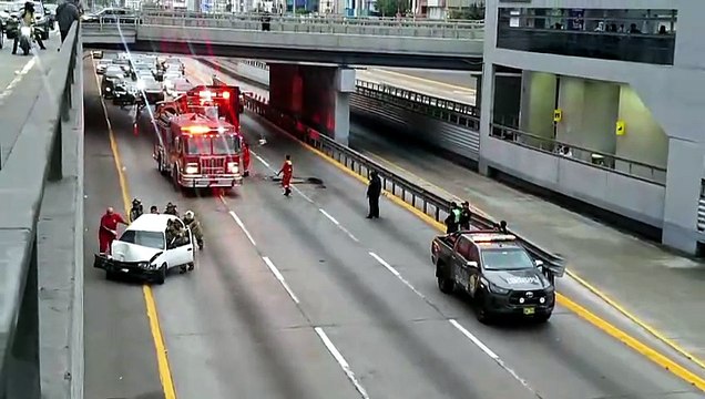 Tres heridos dejó el choque de un auto y una miniván en Miraflores.