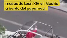 Baño de masas en el Papamóvil en su llegada a Madrid