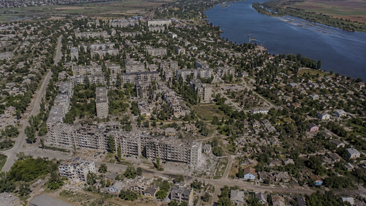 Fatal Strikes in Kherson Claim Five Lives in Ukraine
