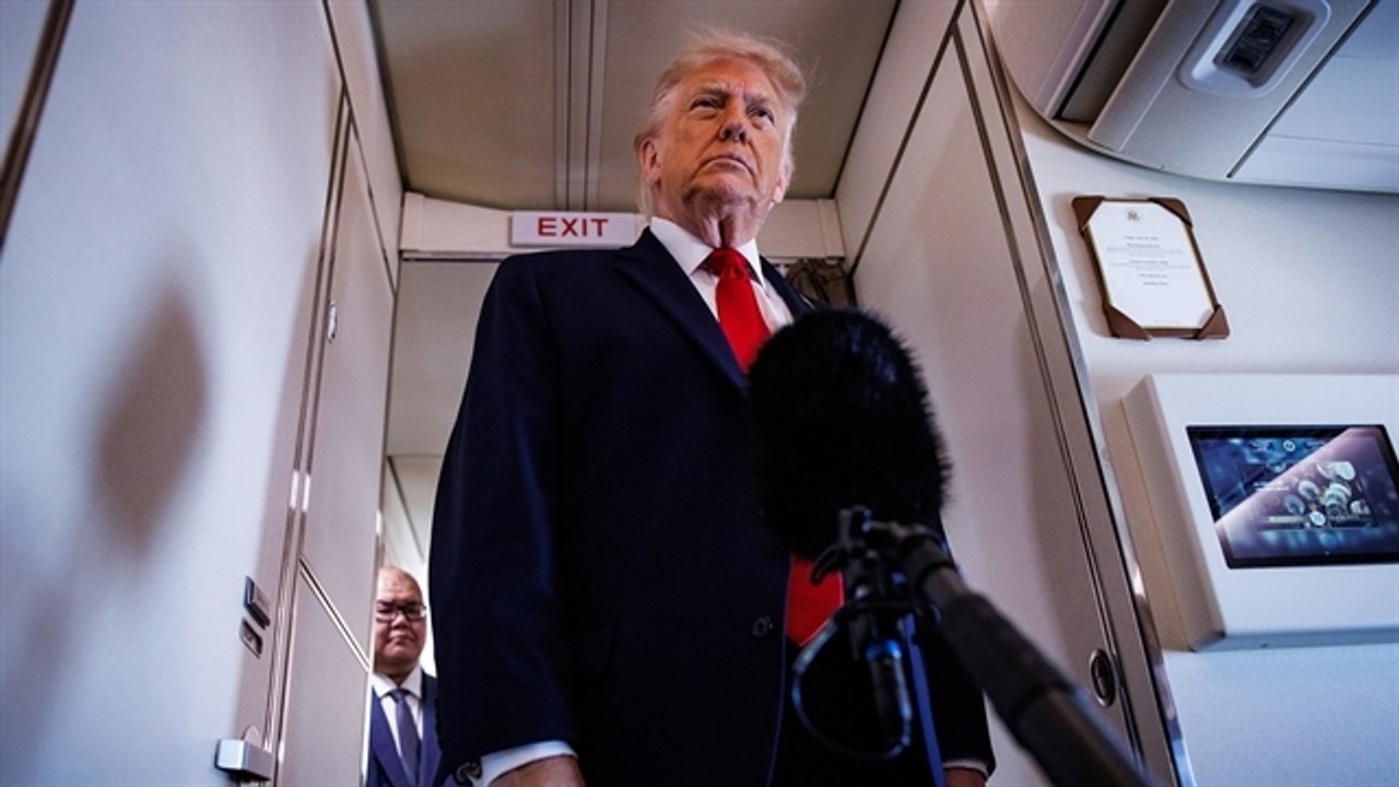 Trump Signals Interest in US Owning Stakes in Top AI Labs