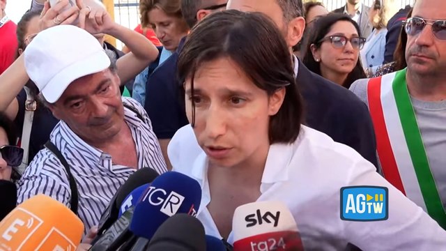 Amendolara, Schlein alla manifestazione dopo la strage dei braccianti: «Una vergogna che riguarda tutti»