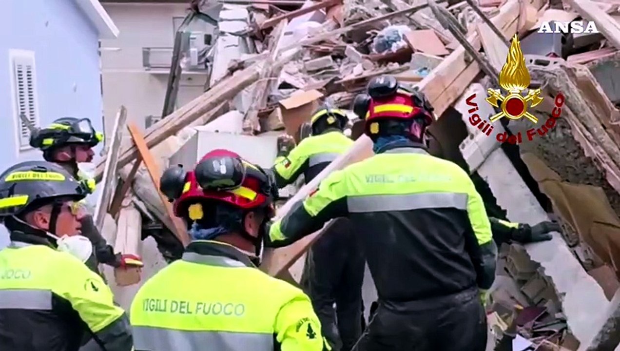 Il crollo della palazzina nel Fermano, recuperato il corpo della donna dispersa