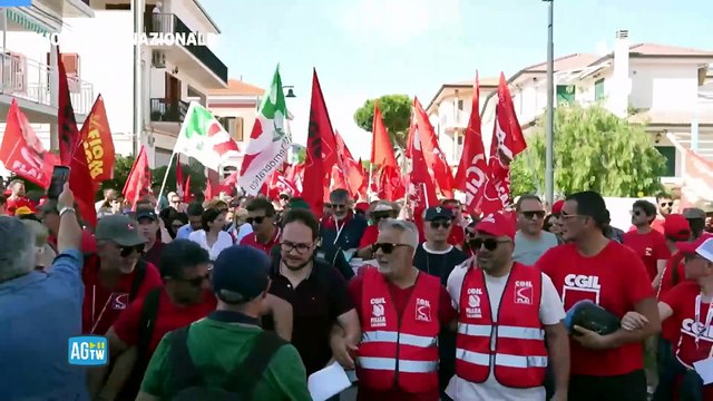 Amendolara, Schlein alla manifestazione dopo la strage dei braccianti: «Una vergogna che riguarda tutti»