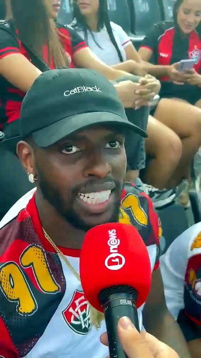Ex-Vitória e cria da Toca, Caíque marca presença no Barradão e revela sentimento: “Sou torcedor doente”