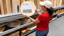 Compra una tabla redonda en Home Depot para esta genial idea para tu cuarto de lavado