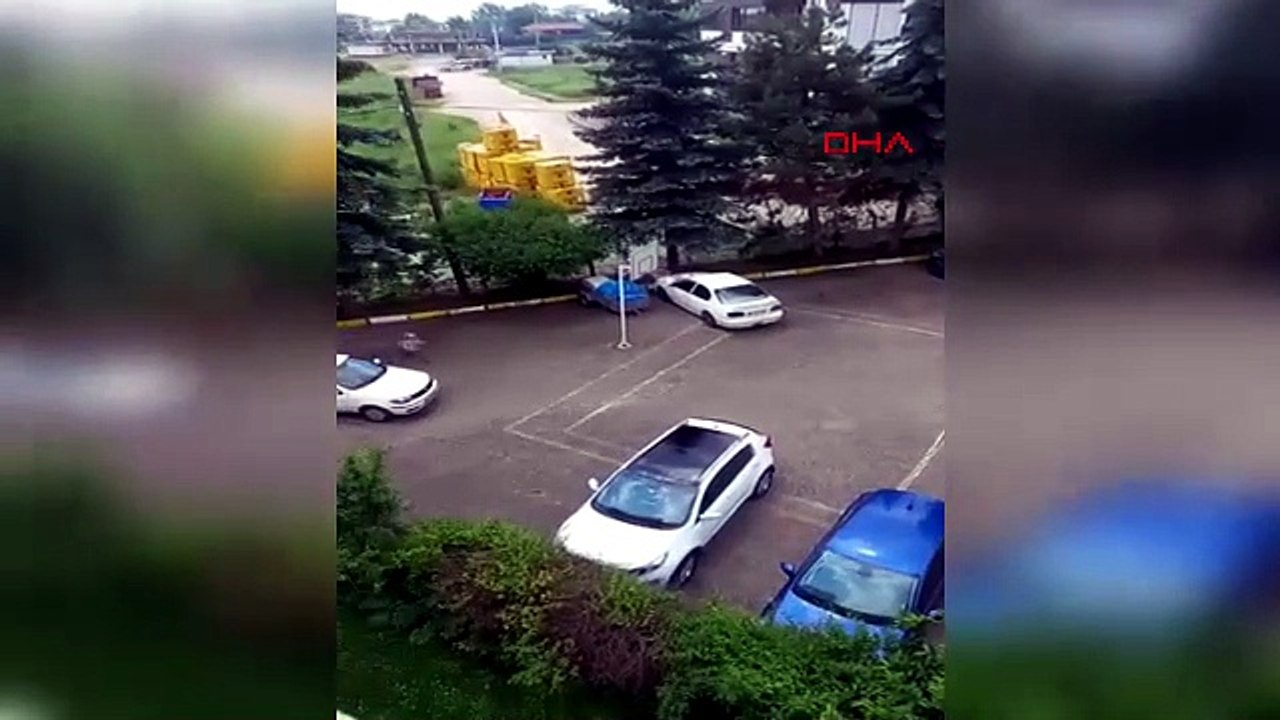 Henüz 5 yaşında! Yaptığı herkesi duygulandırdı... Türk bayrağını yerde görünce dayanamadı