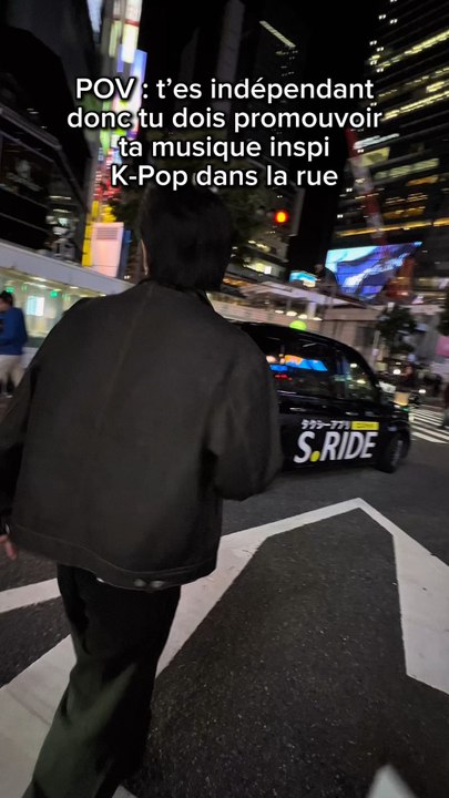 T’es artiste indépendant donc tu promouvoir ta musique dans la rue à Tokyo
