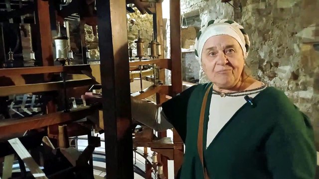 Mercato delle Gaite di Bevagna: Ecco come funziona il torcitoio della seta del 1335, unico al mondo