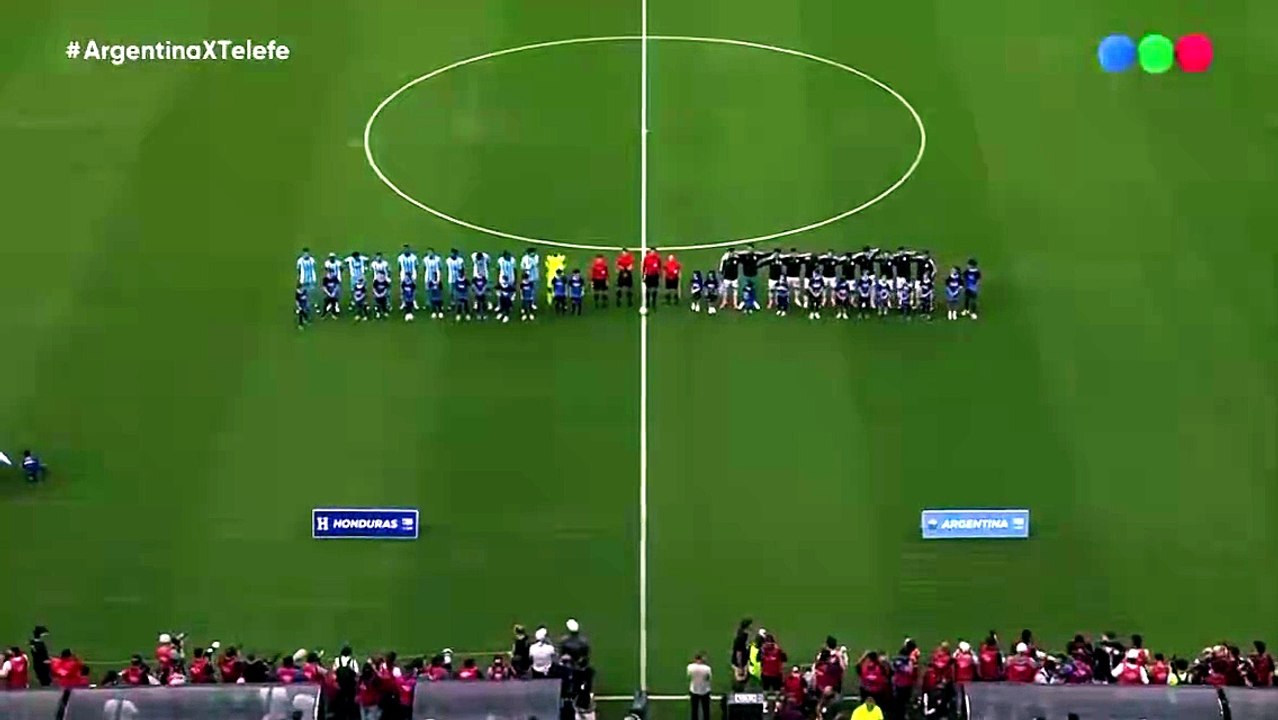 Sonó "El bombón asesino" en lugar del Himno Nacional en el amistoso de Argentina vs. Honduras