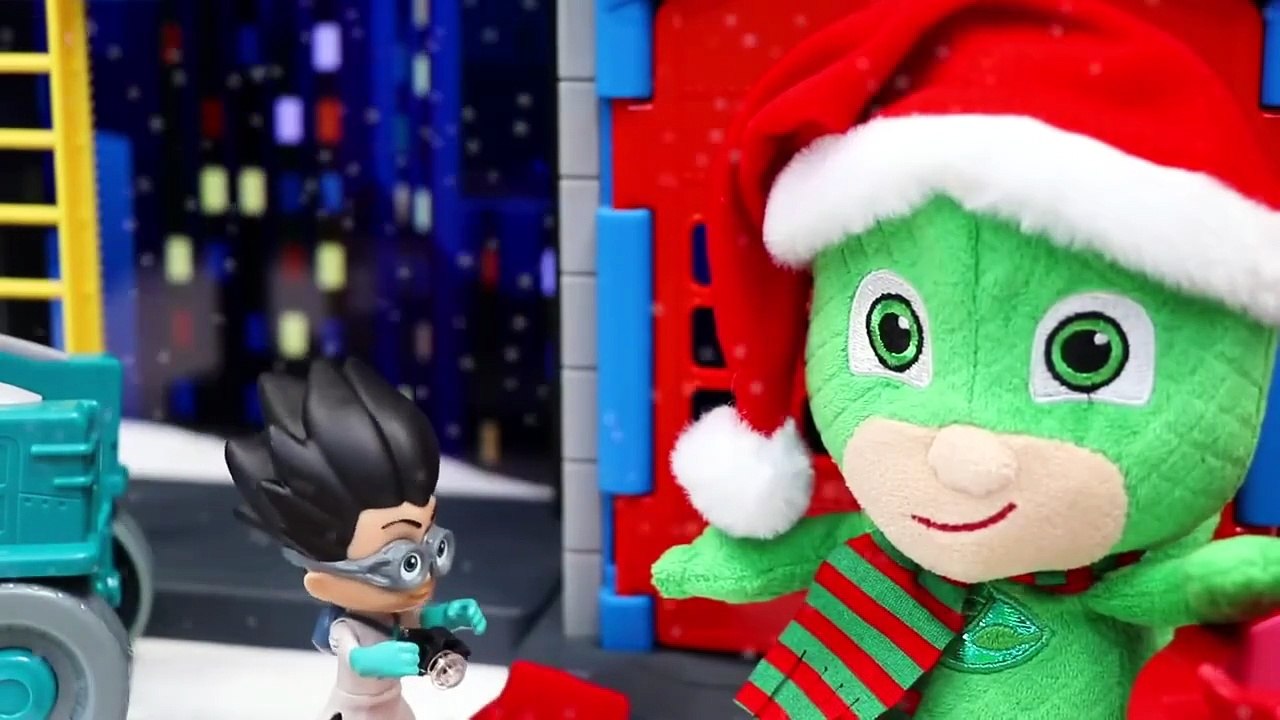PJ Masks Transform into Santa Hat Christmas Giant Statues _ ToysReviewToys _ Kids Toys