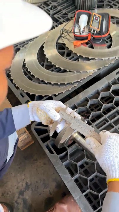 Precision Engineering : Measuring Heavy Duty Components with a Manual Caliper