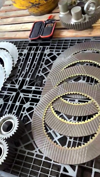 Heavy Equipment Powertrain Components : Overview of Transmission Discs and Gears