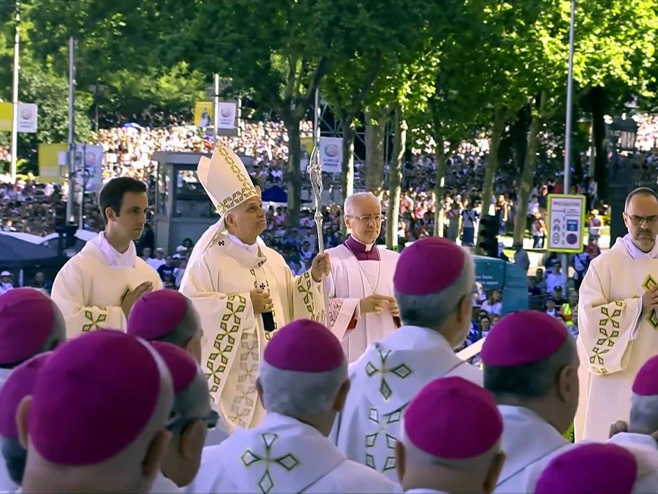 El Papa oficia la misa del Corpus en su segunda jornada en España.