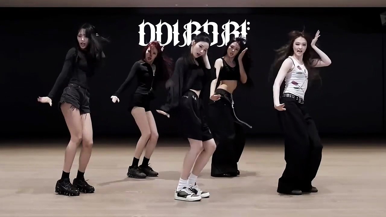 MEOVV - DDI RO RI 'Dance Practice'
