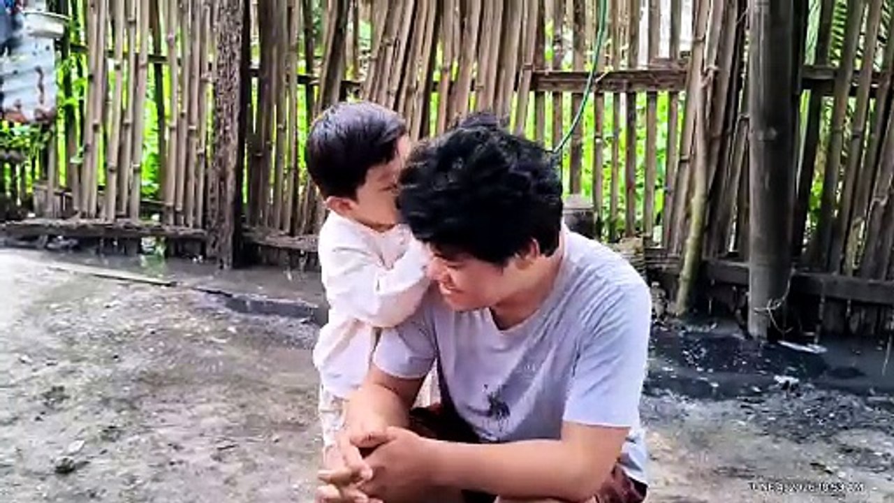 Grey Playfully Checking Papa Jeffrey’s Ear 😂