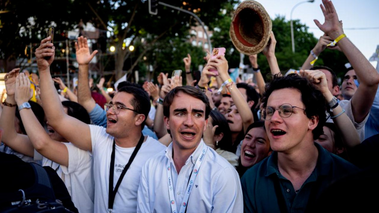 El Papa pide a los jóvenes cambiar el mundo en una multitudinaria vigilia en Madrid
