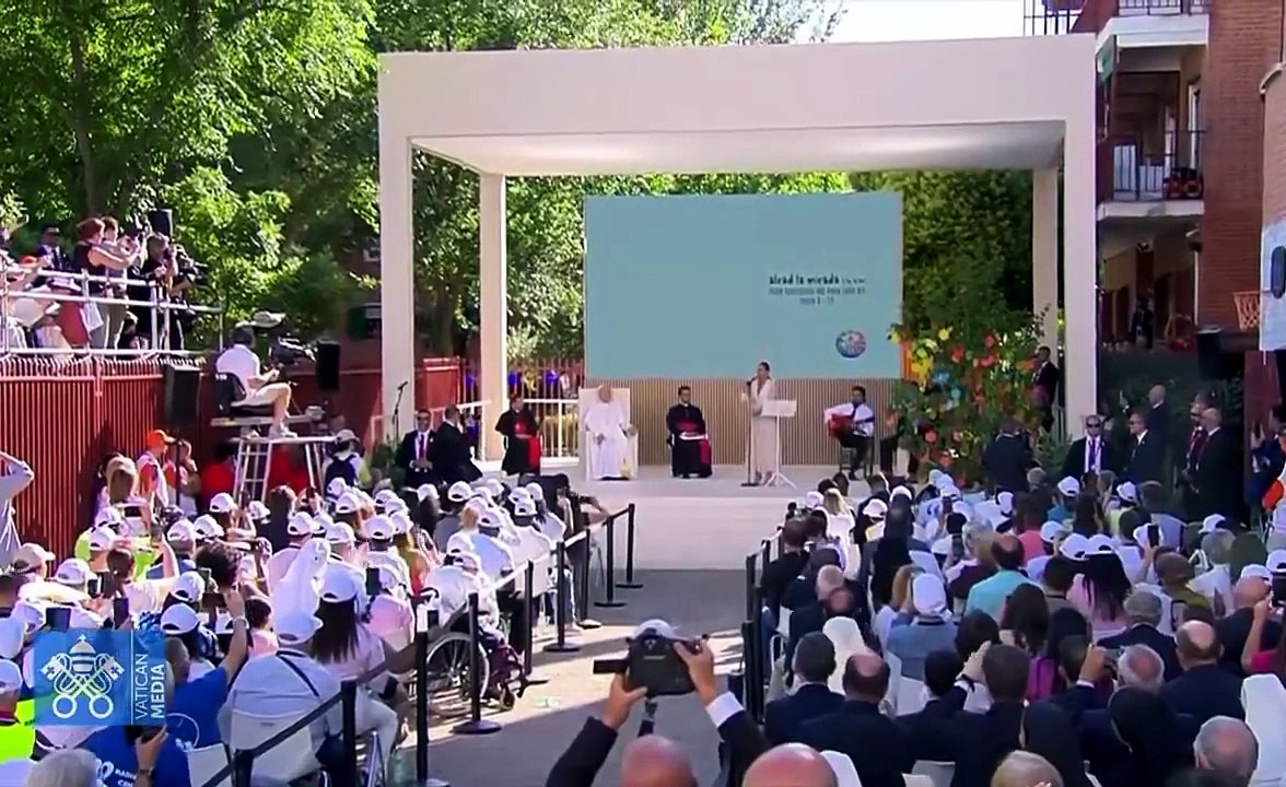 Niña Pastori emociona al Papa León XIV durante su actuación