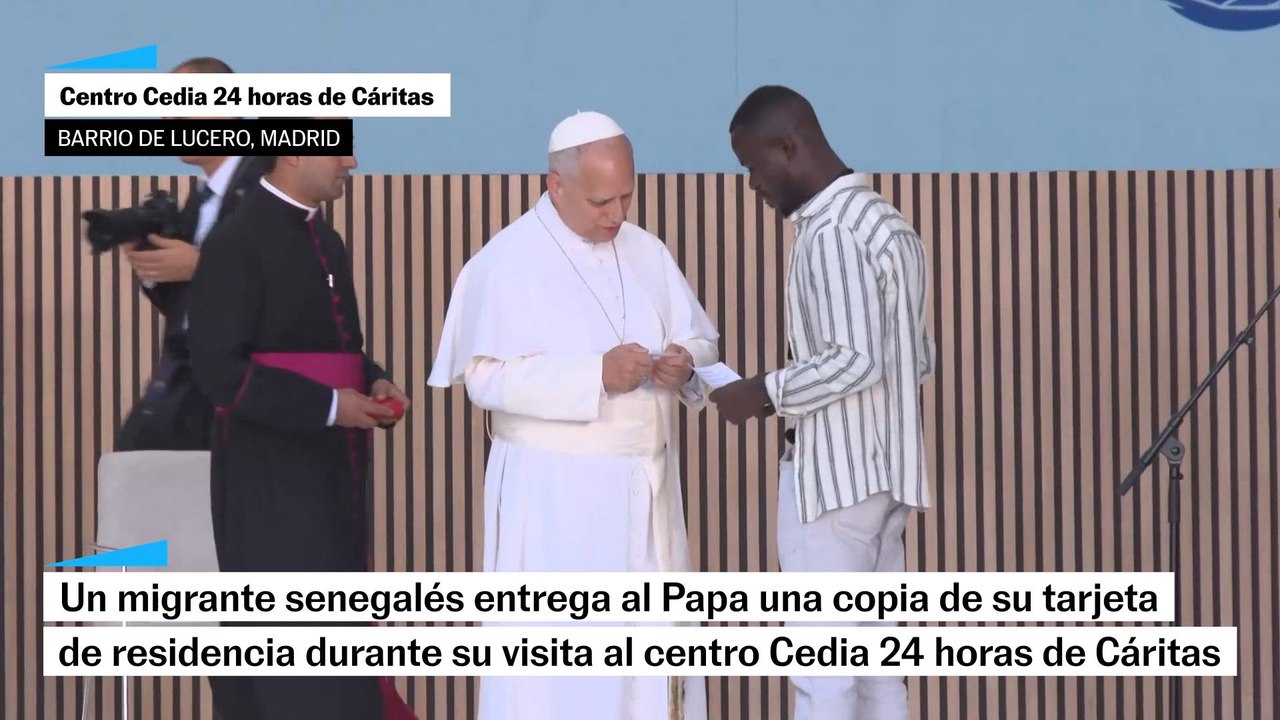 El migrante senegalés que le entregó su tarjeta de residencia al Papa: "No me salían las palabras de la emoción"