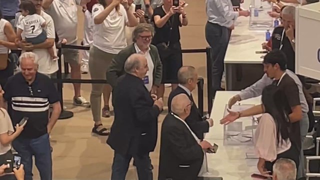 La ‘cobra’ de Florentino a un joven miembro de la mesa electoral al momento de votar