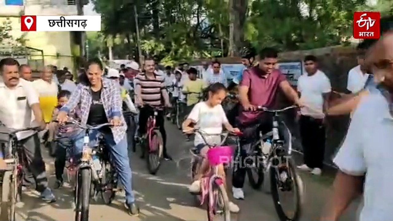 विश्व साइकिल दिवस: कलेक्टर ने साइकिल चलाकर कर द...